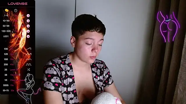 Snapshot of TRIXIE_TANG28 chatting on February 18, 2025, 2:27 am TRIXIE TANG28 online show from February 18, 2025, 2:27 am