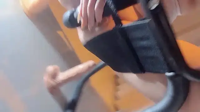 Krismil3 online show from November 10, 2025, 12:09 am