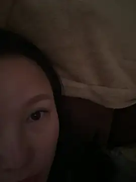 Krismil3 online show from April 3, 2026, 11:25 pm