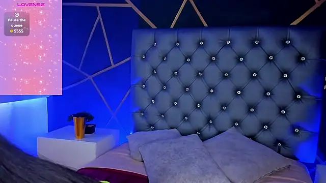 ZoeHarris online show from February 3, 2026, 7:30 pm