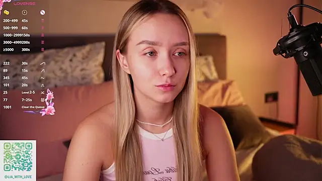 HollisBeckett online show from November 11, 2025, 3:06 am