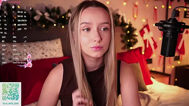 HollisBeckett online show from December 15, 2025, 2:27 am