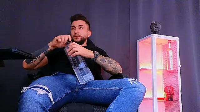 MightyAaron66 online show from March 4, 2025, 5:42 am