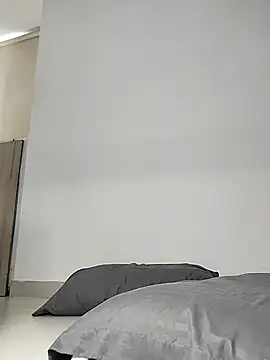 cuteluci  online show from January 8, 2025, 2:35 pm