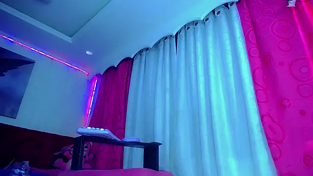 NahomiCamper online show from September 24, 2025, 2:31 pm