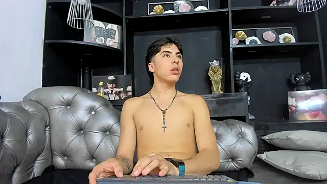 HeellBoy  online show from October 28, 2025, 7:27 pm