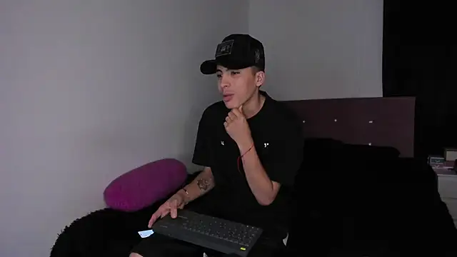 HeellBoy  online show from April 6, 2026, 5:08 am