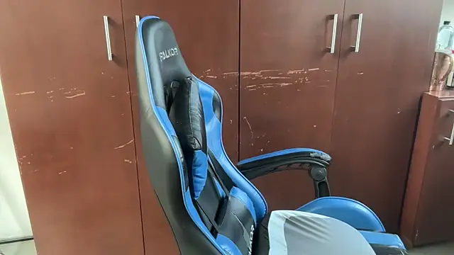 alanan881 online show from February 9, 2026, 6:56 pm