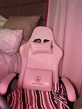 CrownedNyaries online show from January 3, 2025, 3:22 pm