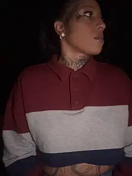 CrownedNyaries online show from September 9, 2025, 4:01 am