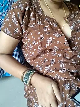 Snapshot of samitasharma chatting on January 19, 2026, 5:33 am samitasharma online show from January 19, 2026, 5:33 am