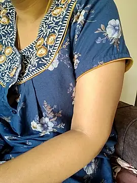 Snapshot of samitasharma chatting on February 2, 2026, 5:17 am samitasharma online show from February 2, 2026, 5:17 am