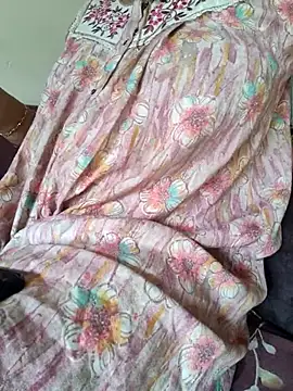 Snapshot of samitasharma chatting on February 18, 2026, 5:03 am samitasharma online show from February 18, 2026, 5:03 am