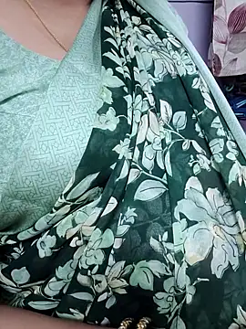 Snapshot of samitasharma chatting on March 13, 2026, 4:24 pm samitasharma online show from March 13, 2026, 4:24 pm