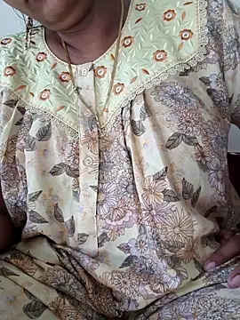 Snapshot of samitasharma chatting on April 10, 2026, 3:23 am samitasharma online show from April 10, 2026, 3:23 am