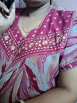 Snapshot of samitasharma chatting on April 15, 2026, 5:14 am samitasharma online show from April 15, 2026, 5:14 am