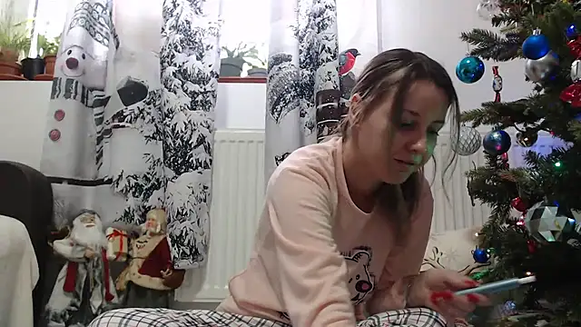 SweetMaddy888 online show from December 26, 2024, 11:10 am