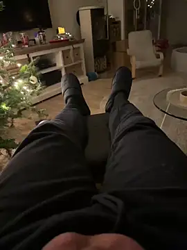 Snapshot of rundum40 chatting on December 12, 2024, 6:10 pm rundum40 online show from December 12, 2024, 6:10 pm