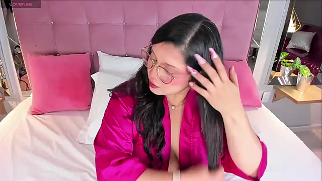 ArticaBelle online show from November 25, 2025, 4:45 am