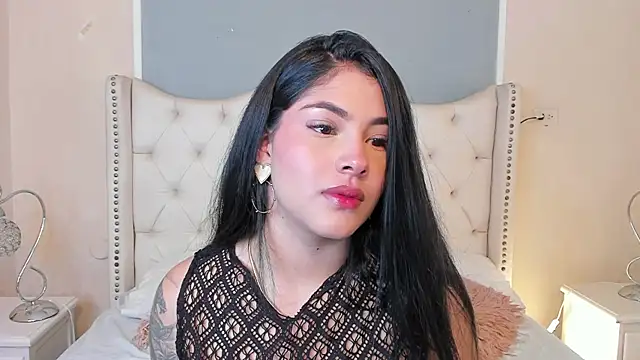 Snapshot of Mia_Elowen chatting on February 11, 2025, 9:56 pm Mia Elowen online show from February 11, 2025, 9:56 pm