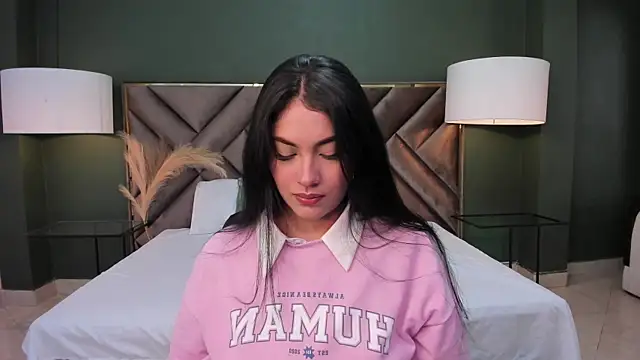 Snapshot of Mia_Elowen chatting on February 13, 2025, 9:38 pm Mia Elowen online show from February 13, 2025, 9:38 pm