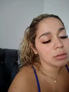 LaurenWelly  online show from November 9, 2025, 5:55 pm