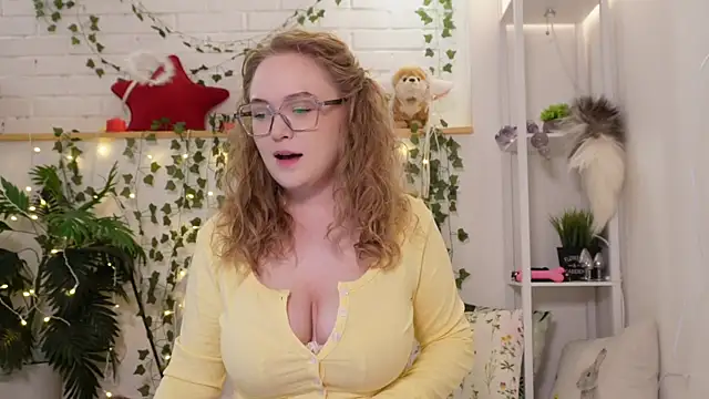 MonicaAsis online show from September 11, 2025, 6:08 pm