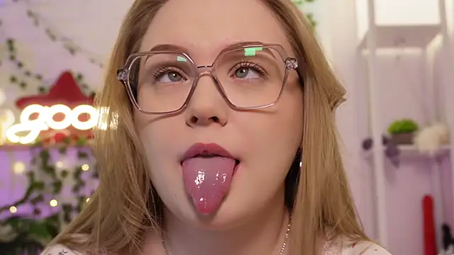 Snapshot of MonicaAsis chatting on February 3, 2026, 5:51 pm MonicaAsis online show from February 3, 2026, 5:51 pm