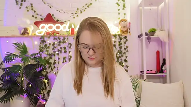 Snapshot of MonicaAsis chatting on February 19, 2026, 6:15 pm MonicaAsis online show from February 19, 2026, 6:15 pm