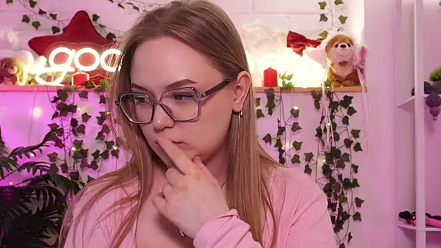 MonicaAsis online show from April 15, 2026, 7:58 pm