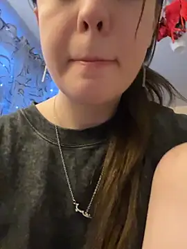 Lynn Eleanor online show from April 7, 2026, 6:19 pm