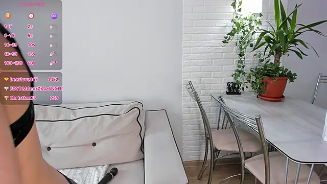 Snapshot of Milana_girl chatting on December 14, 2024, 9:18 am Milana girl online show from December 14, 2024, 9:18 am