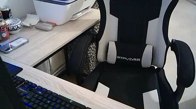 Snapshot of zebymasry chatting on December 6, 2024, 10:52 pm zebymasry online show from December 6, 2024, 10:52 pm