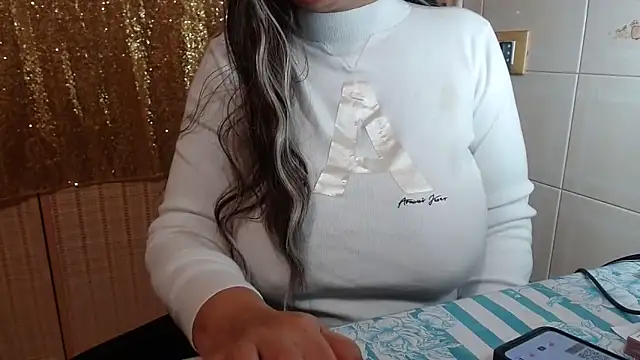 Foxlady2271 online show from January 10, 2025, 7:32 pm