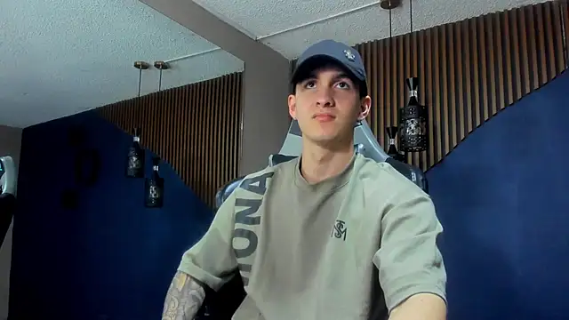 Snapshot of JacksonOlsenn chatting on January 24, 2025, 6:04 pm JacksonOlsenn online show from January 24, 2025, 6:04 pm