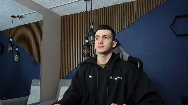 Snapshot of JacksonOlsenn chatting on February 6, 2025, 12:16 pm JacksonOlsenn online show from February 6, 2025, 12:16 pm