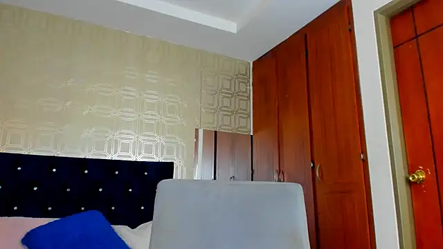 Snapshot of evelyn_wine chatting on February 28, 2025, 7:56 pm evelyn wine online show from February 28, 2025, 7:56 pm