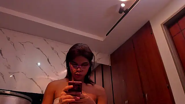 Snapshot of evelyn_wine chatting on September 25, 2025, 10:02 pm evelyn wine online show from September 25, 2025, 10:02 pm