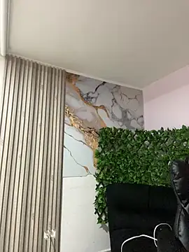 NINA 18 YEARS online show from November 17, 2025, 8:25 pm