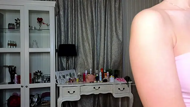 AnneFoxy online show from December 21, 2025, 7:26 am