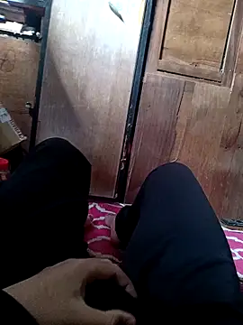 Snapshot of Bass12342a chatting on December 18, 2025, 7:03 am Bass12342a online show from December 18, 2025, 7:03 am