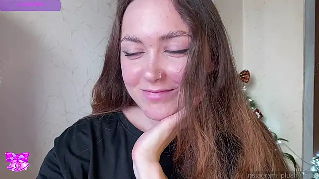 Snapshot of plushy_pixie chatting on December 22, 2024, 8:16 am plushy pixie online show from December 22, 2024, 8:16 am