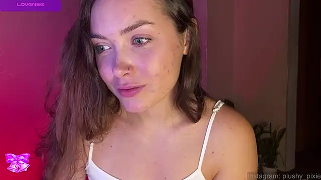 Snapshot of plushy_pixie chatting on January 3, 2025, 8:54 pm plushy pixie online show from January 3, 2025, 8:54 pm