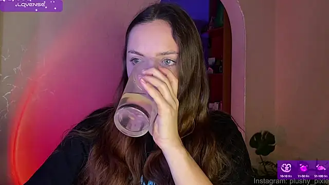 Snapshot of plushy_pixie chatting on January 10, 2025, 8:59 pm plushy pixie online show from January 10, 2025, 8:59 pm