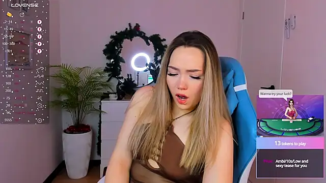 Snapshot of Evia_r0se chatting on December 29, 2024, 5:21 am Evia r0se online show from December 29, 2024, 5:21 am