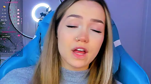 Snapshot of Evia_r0se chatting on January 5, 2025, 8:00 am Evia r0se online show from January 5, 2025, 8:00 am