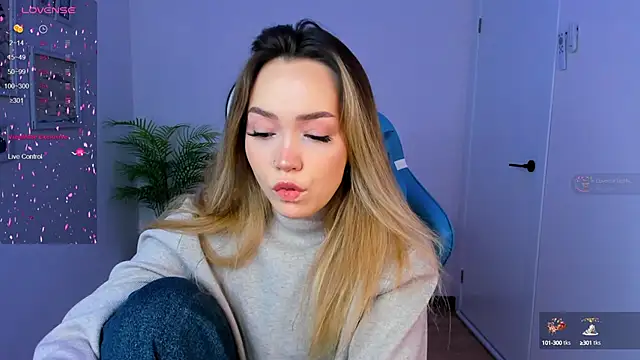 Snapshot of Evia_r0se chatting on January 7, 2025, 8:13 am Evia r0se online show from January 7, 2025, 8:13 am