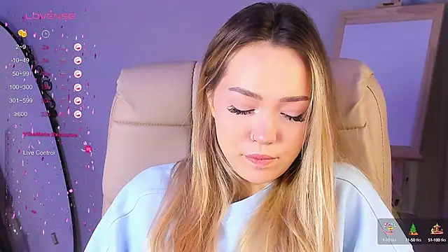 Snapshot of Evia_r0se chatting on January 14, 2025, 2:29 am Evia r0se online show from January 14, 2025, 2:29 am