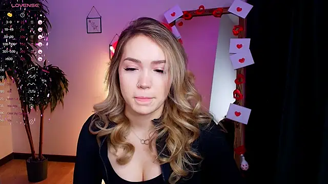 Snapshot of Evia_r0se chatting on February 12, 2025, 11:07 am Evia r0se online show from February 12, 2025, 11:07 am