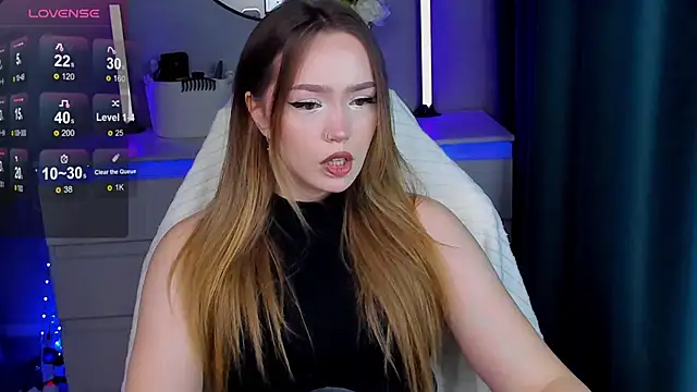 Snapshot of Evia_r0se chatting on September 26, 2025, 2:32 pm Evia r0se online show from September 26, 2025, 2:32 pm